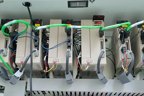 SERVO MANIPULATOR